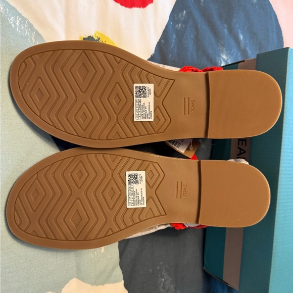 Toms Kira sandals in red, orange, and pink - Picture 3 of 3